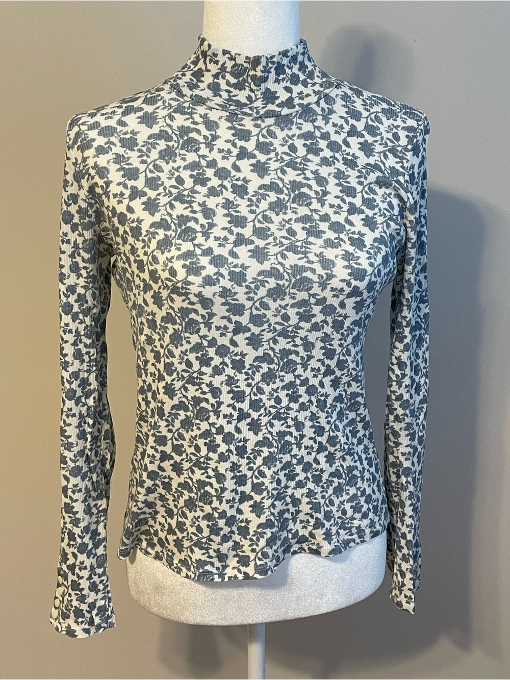 Floral Mock Neck Long-Sleeve Top - White & Gray